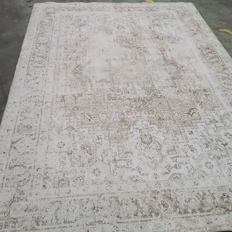 QUALITY DESIGNER AREA RUG APPROXIMATELY 290X200CM