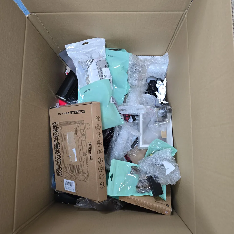 BOX OF APPROXIMATELY 20 ASSORTED HOUSEHOLD GOODS TO INCLUDE: HAMMER AND TOUCH SOAP DISPENSER