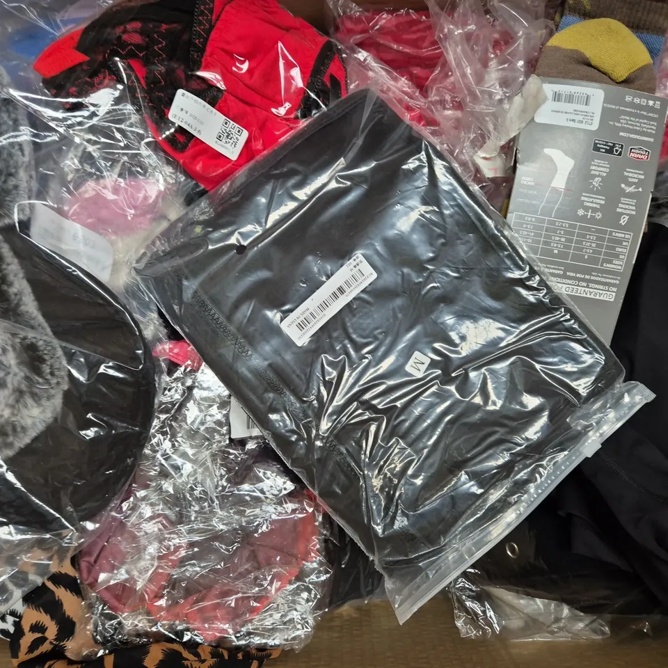 BOX OF APPROXIMATELY 20 ASSORTED CLOTHING AND FASHION ITEMS IN VARIOUS STYLES, SIZES, AND COLOURS - COLLECTION ONLY