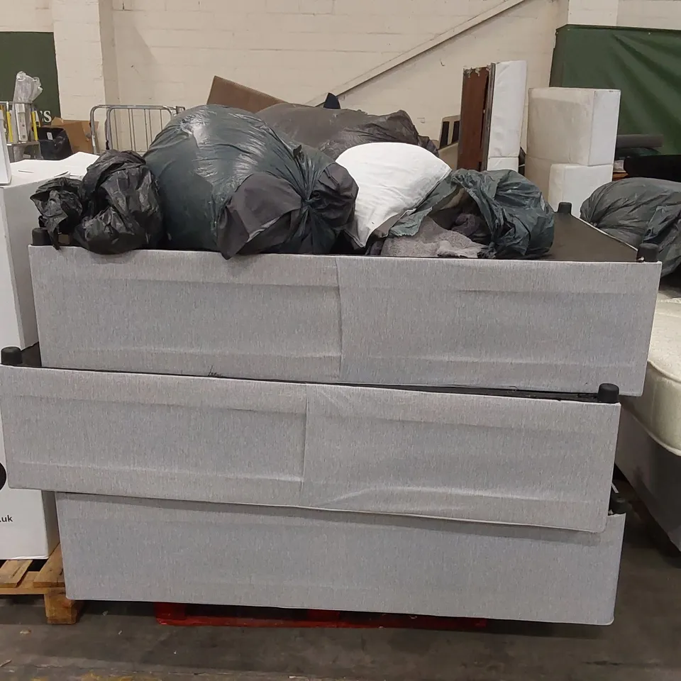 PALLET OF ASSORTED BEDROOM FURNISHINGS TO INCLUDE: DIVAN BASES, BEDDING ECT