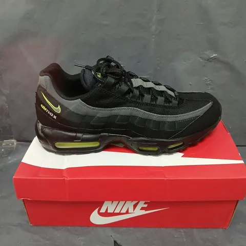 BOXED PAIR OF NIKE AIR MAX 95 TRAINERS - 10.5