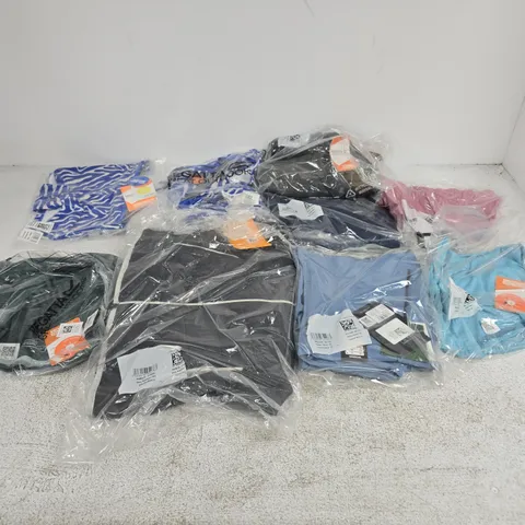 APPROXIMATELY 40 ASSORTED BRAND NEW REGATTA CLOTHING ITEMS IN VARIOUS SIZES, STYLES & COLOURS