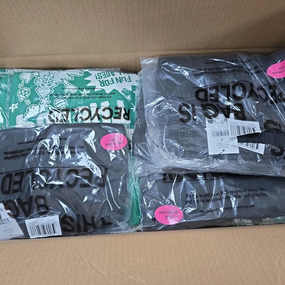 APPROXIMATELY 20 ASSORTED CLOTHING ITEMS IN VARIOUS SIZES, COLOURS & STYLES TO INCLUDE AVERY TEXTURED SHORTS, PATRICK PANEL PANTS, SHORT SLEEVE GRAPHIC PRINT TEE, ETC