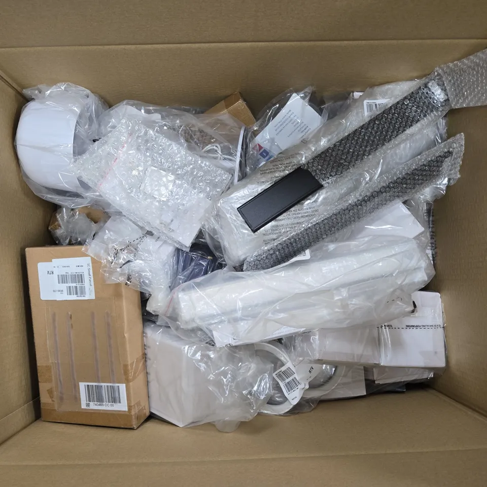 APPROXIMATELY 20 ASSORTED ITEMS TO INCLUDE LAMP, SENSOR LIGHT, S-FIXX HOOKS, ETC