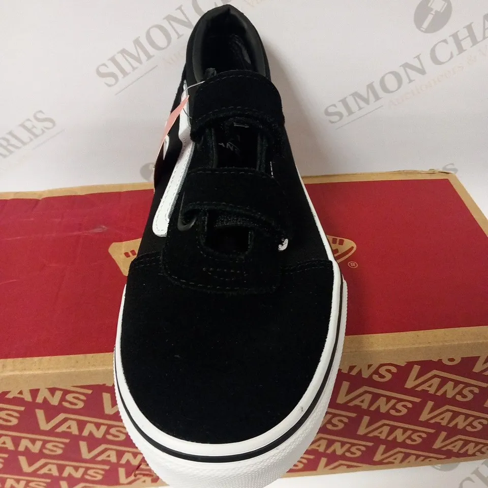 BOXED VANS WARD V SUEDE SHOES SIZE 6