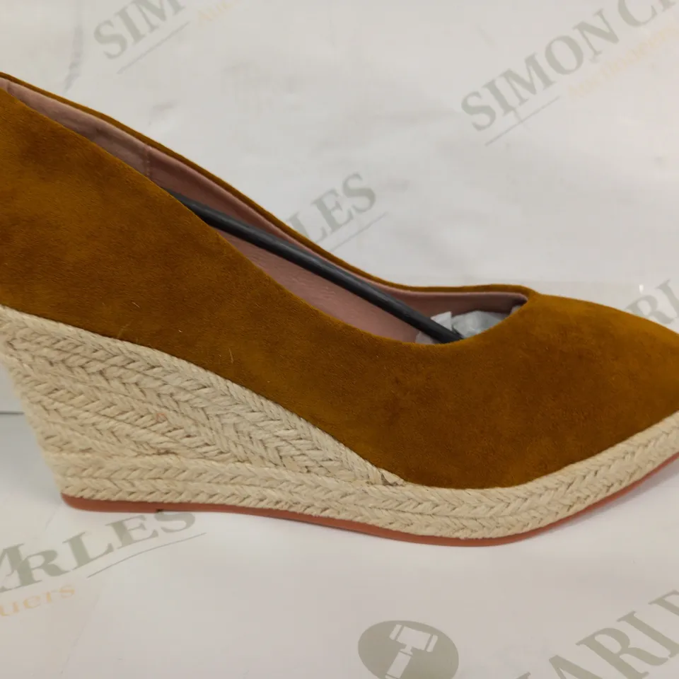PAIR OF DESIGNER SLIP-ON WEDGE HEEL SUEDE SHOES IN SAFFRON COLOUR EU SIZE 40