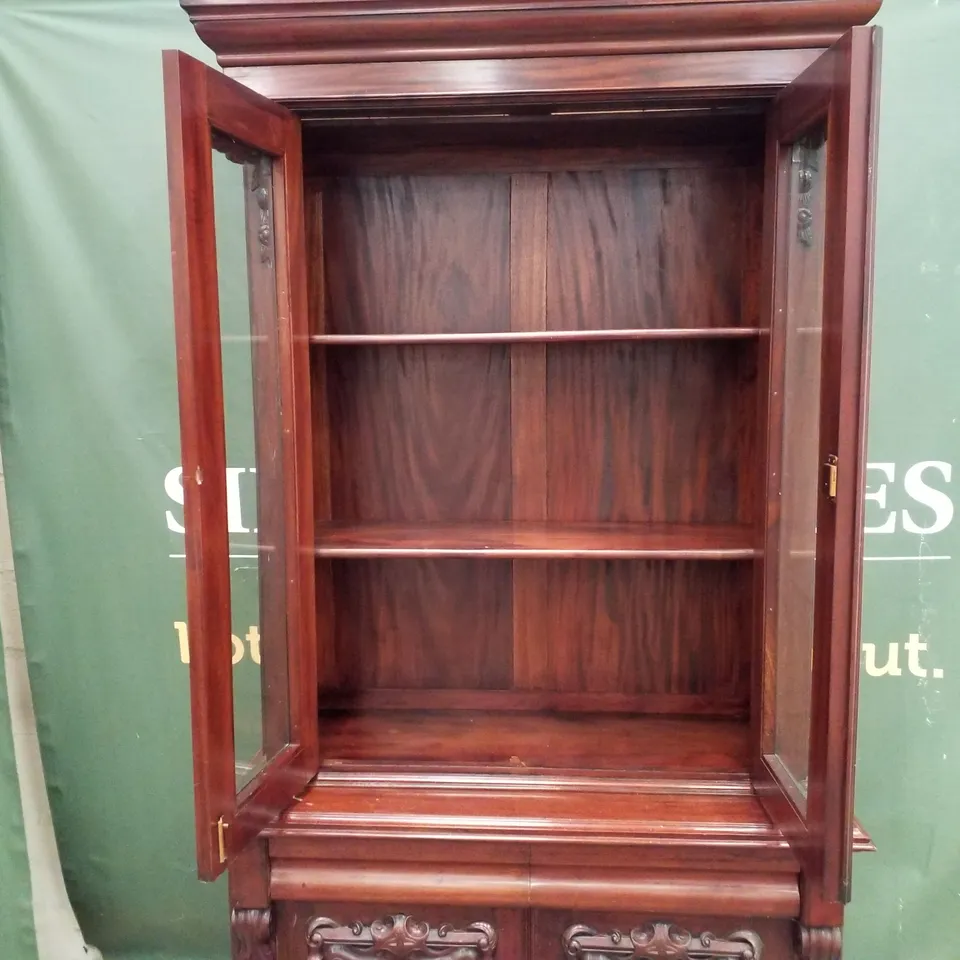 VICTORIAN MAHOGANY VENEER PART GLAZED LOCKABLE BOOKCASE WITH CUPBOARD