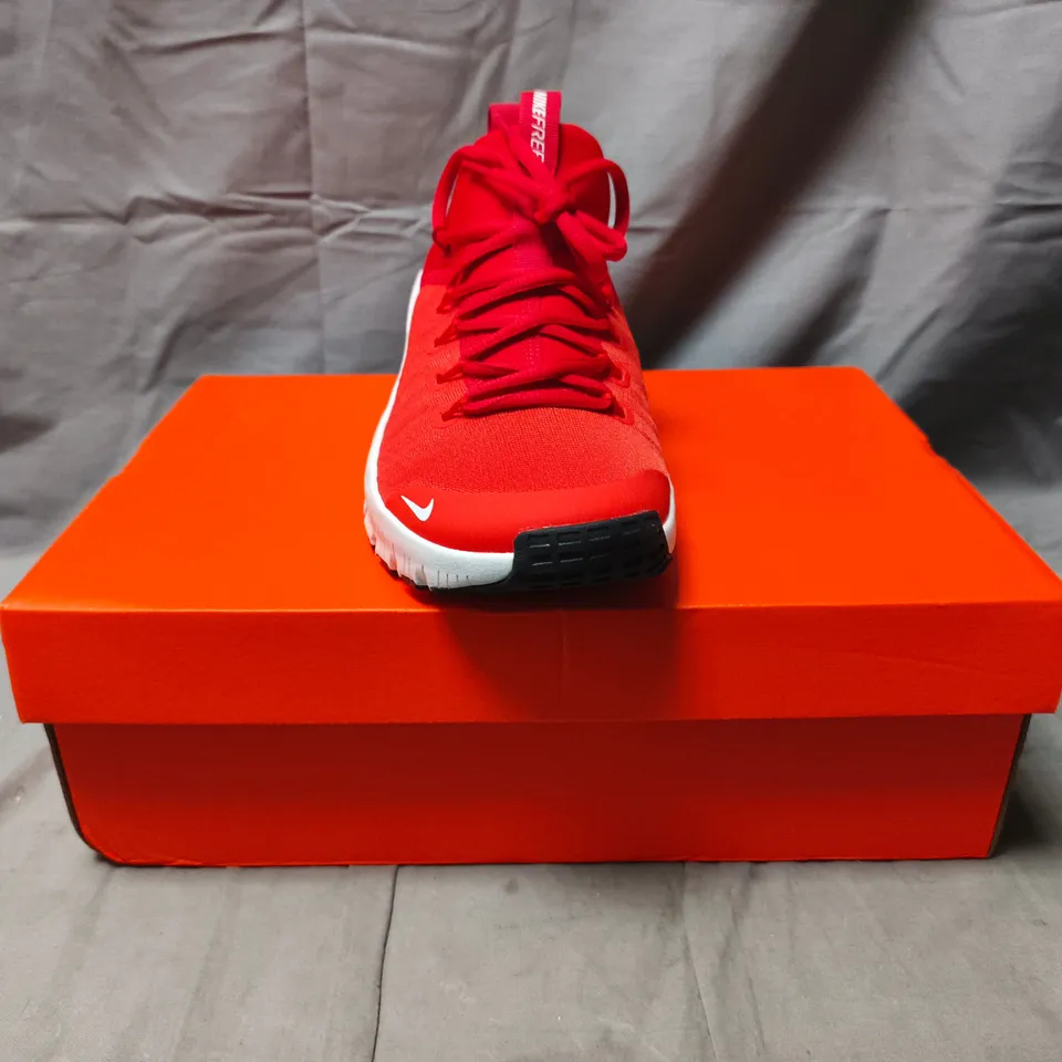 BOXED PAIR OF NIKE FREE METCON 6 SHOES IN RED/WHITE SIZE UK 6.5