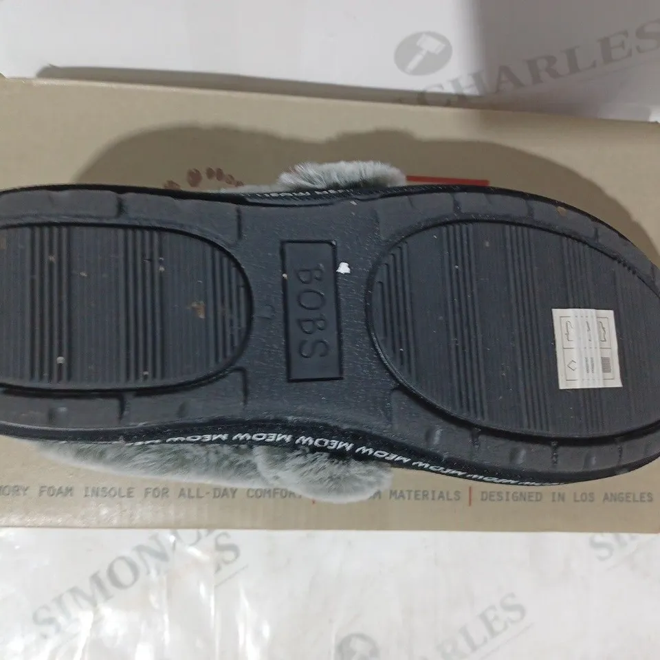 BOXED SKECHERS TOO COZY SLIPPERS IN BLACK SIZE 5