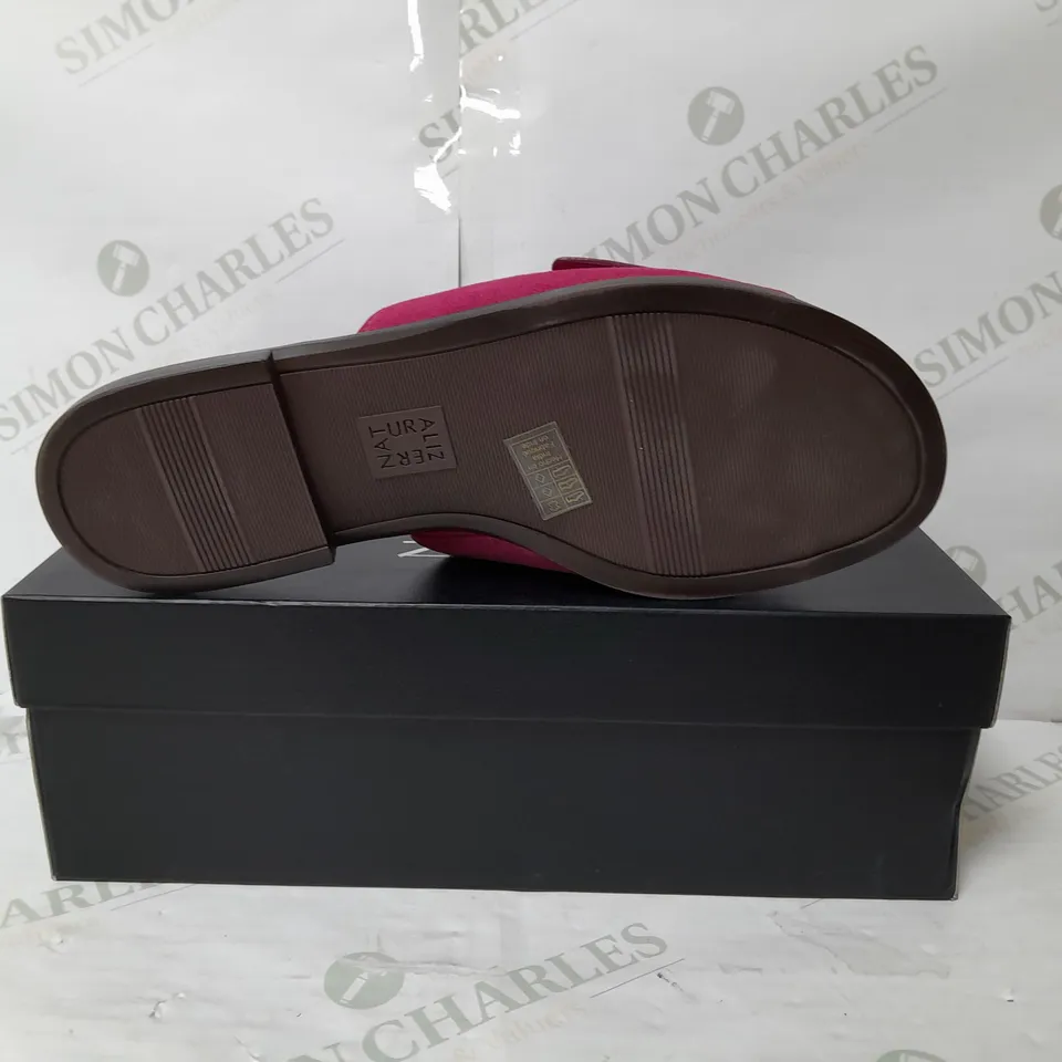 NATURALIZER SUEDE SANDAL IN HOT PINK WITH ANIMAL PRINT BUCKLE SIZE 7