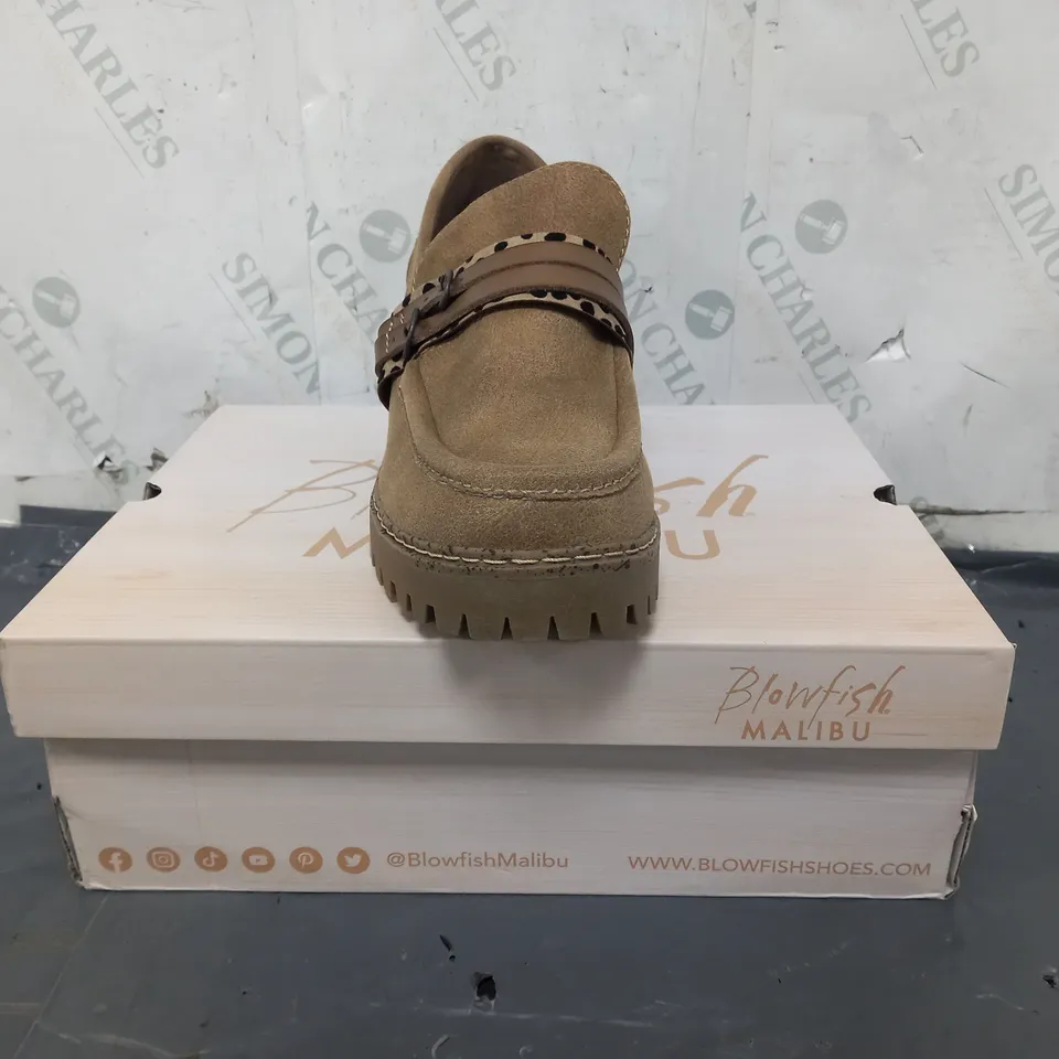 BOXED PAIR OF BLOWFISH MALIBU CHUNKY LOW BLOCK HEEL LOAFERS IN ALMOND SIZE 6