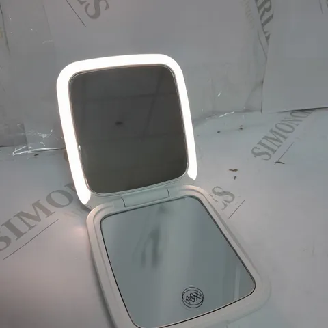 BOXED TILI DUAL MAGNIFICATION LED COMPACT MIRROR WHITE