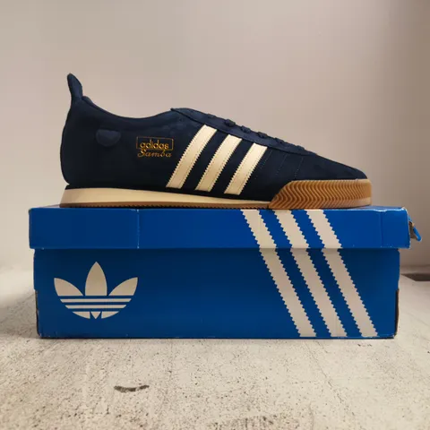 BOXED PAIR OF ADIDAS SAMBA 62 SUPER TRAINERS IN NAVY/WHITE SIZE UK 12