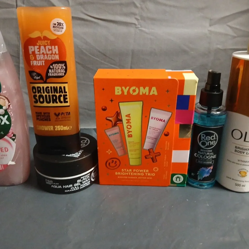 APPROXIMATELY 15 ASSORTED HEALTH & BEAUTY PRODUCTS TO INCLUDE SHAMPOOS,BYOMA AND OLAY