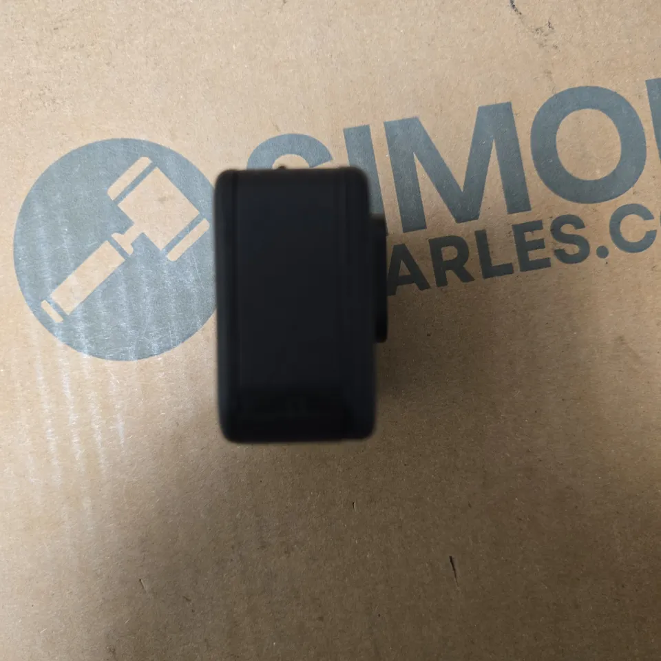 GOPRO HERO11 BLACK ACTION CAMERA WITH MOUNT & USB CABLE 