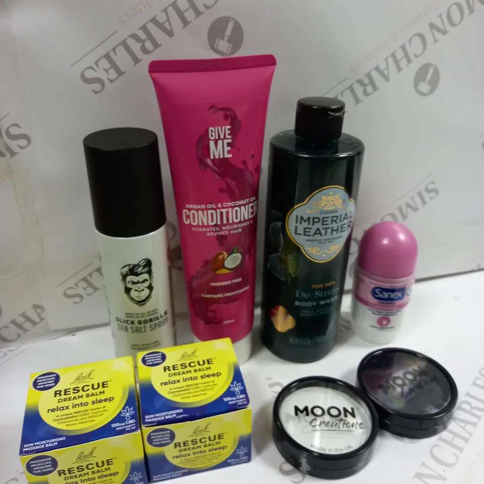 BOX OF APPROXIMATELY 20 ASSORTED COSMETIC ITEMS TO INCLUDE IMPERIAL LEATHER BODY WASH, SANEX DEODORANT, SLICK GORILLA SALT SPRAY ETC