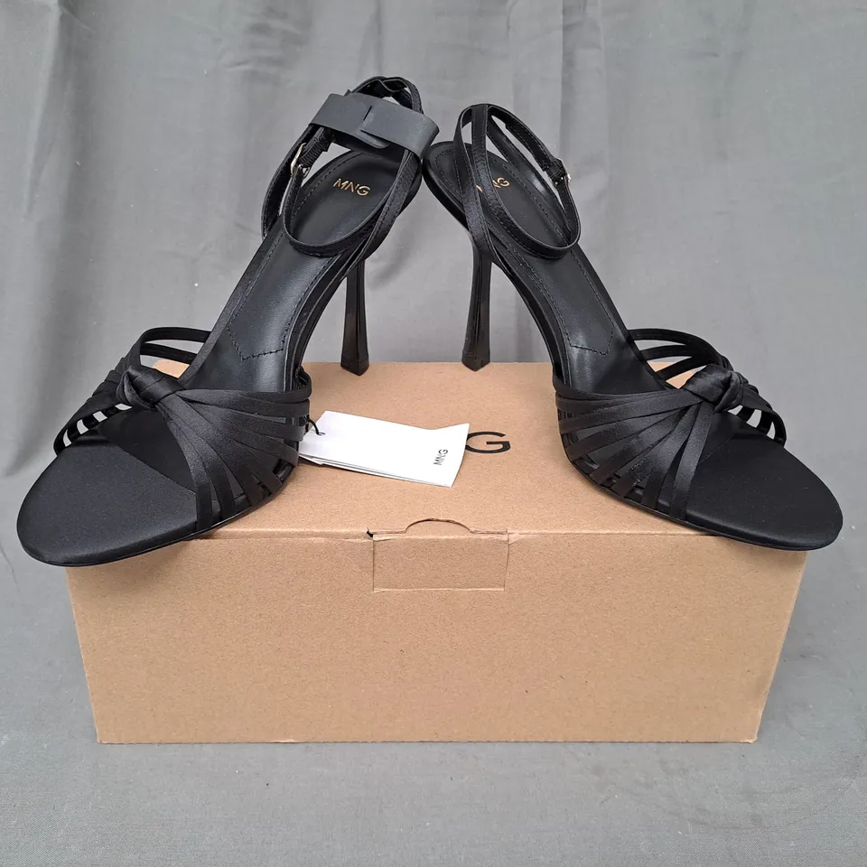 BOXED PAIR OF MNG OPEN TOE HIGH HEEL SANDALS IN BLACK EU SIZE 39