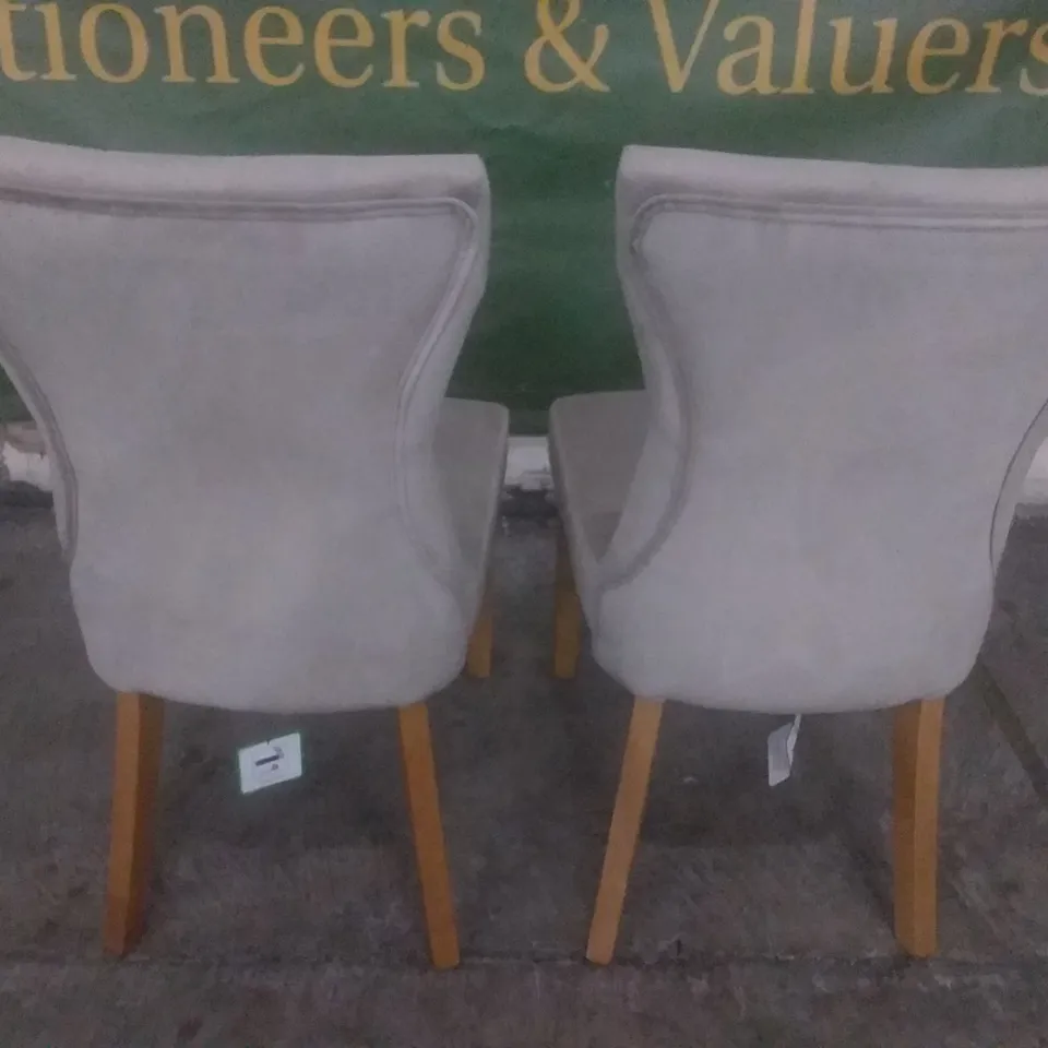SET OF 2 DESIGNER BEWLEY UPHOLSTERED DINING CHAIRS MINK VELVET FABRIC WITH OAK LEGS
