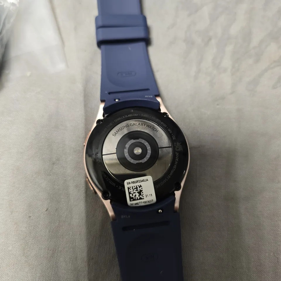 SAMSUNG GALAXY WATCH 4 40MM LTE PINK GOLD – BLUE STRAP