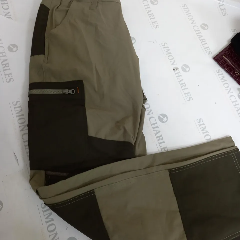 MENS GREEN CARGO PANTS - SIZE MEDIUM