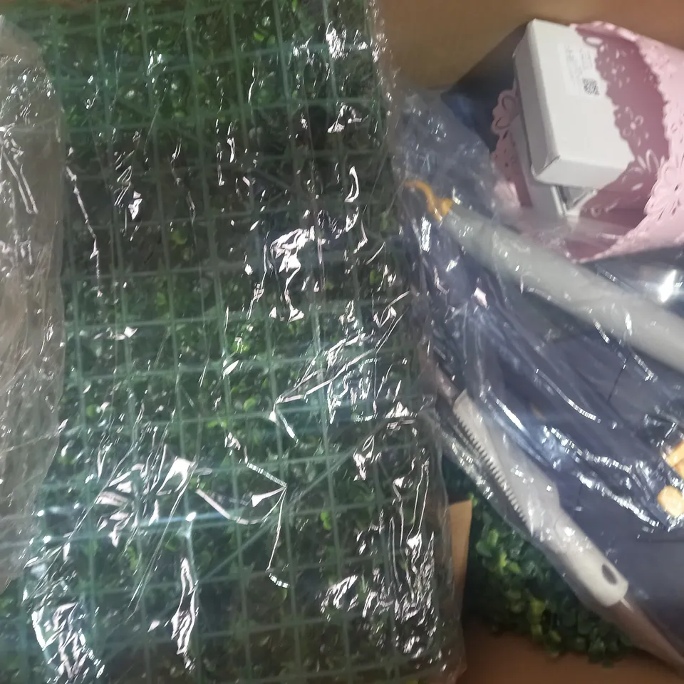 BOX OF APPROXIMATELY 20 ASSORTED HOUSEHOLD ITEMS TO INCLUDE DECORATIVE FLORAL WREATH, OTTOMAN STRETCH SLIPCOVER, ETC
