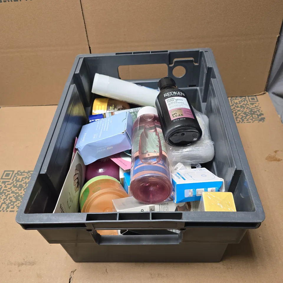 TOTE OF APPROXIMATELY 20 ASSORTED COSMETIC ITEMS TO INCLUDE CAREX SHOWER CREAM, RTUALS...BATH FOAM, REDKEN, CAREX HAND WASH ETC