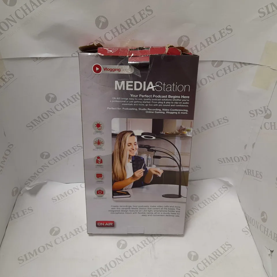 TZUMI 3 IN 1 MEDIA STATION LIGHTING VLOGGING STUDIO 