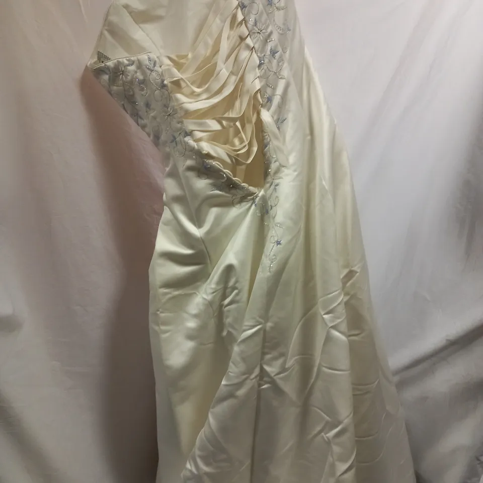 BERKETEX BRIDE MICHELLE RNM8141 WEDDING DRESS, IVORY/BLUE - SIZE 12/14 