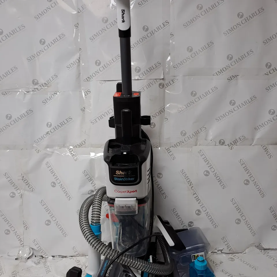 SHARK CARPET XPERT DEEP CARPET CLEANER & BUILT IN STAIN STRIKER EX200UK - COLLECTION ONLY