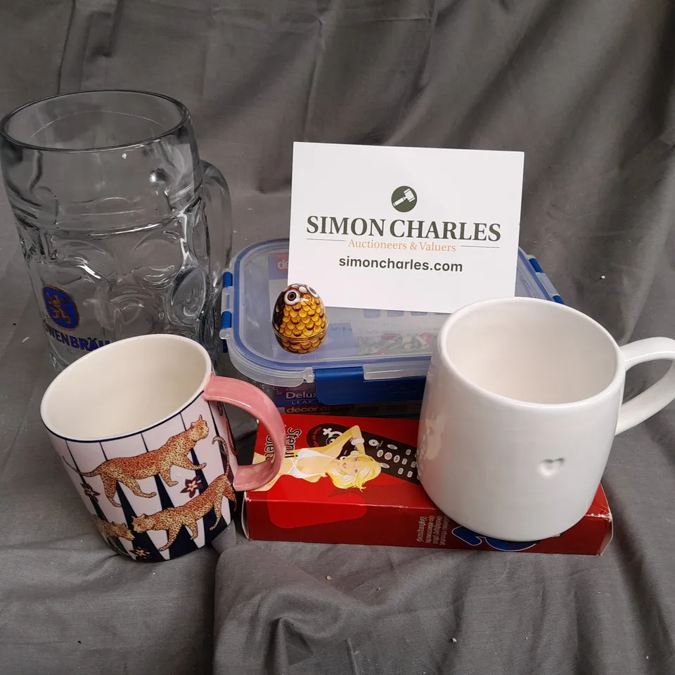 BOX OF ASSORTED HOUSE HOLD ITEMS TO INCLUDE CUPS, FOOD STORAGE BOX , ORNAMENTS 