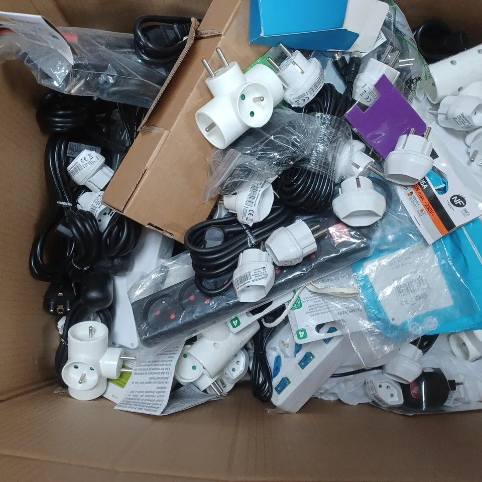 BOX OF APPROX 30 ASSORTED ITEMS TO INCLUDE -LIFEDOM TRIPLITE 16A , NF 5X16A 1M EXTENSION LEAD , SMART WIFI MINI PLUG ETC