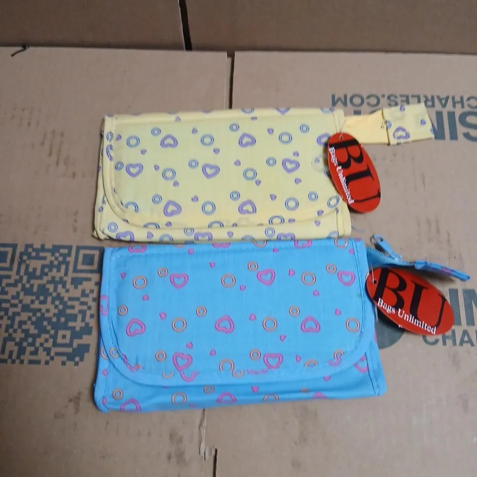 APPROXIMATELY 24 BAG UNLIMITED COSMETIC POUCHES– HEART PRINT, YELLOW & BLUE