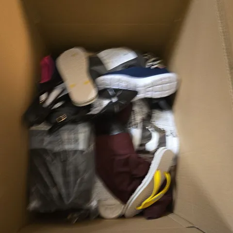 BOX OF APPROXIMATELY 15 ASSORTED SHOES TO INCLUDE: WORZL FLIP FLOPS