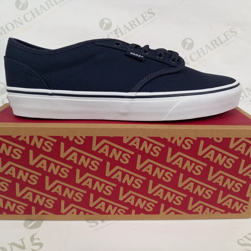 BOXED PAIR OF VANS ATWOOD CANVAS SHOES IN NAVY/WHITE UK SIZE 8