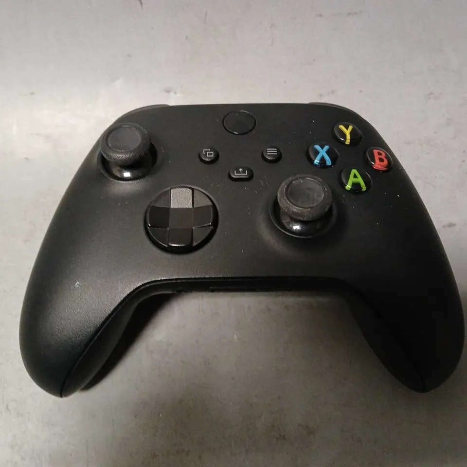 XBOX X CONTROLLER IN BLACK