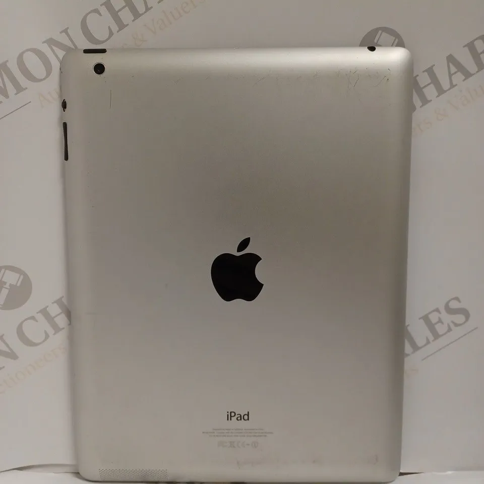 APPLE IPAD MODEL: A1458 SILVER