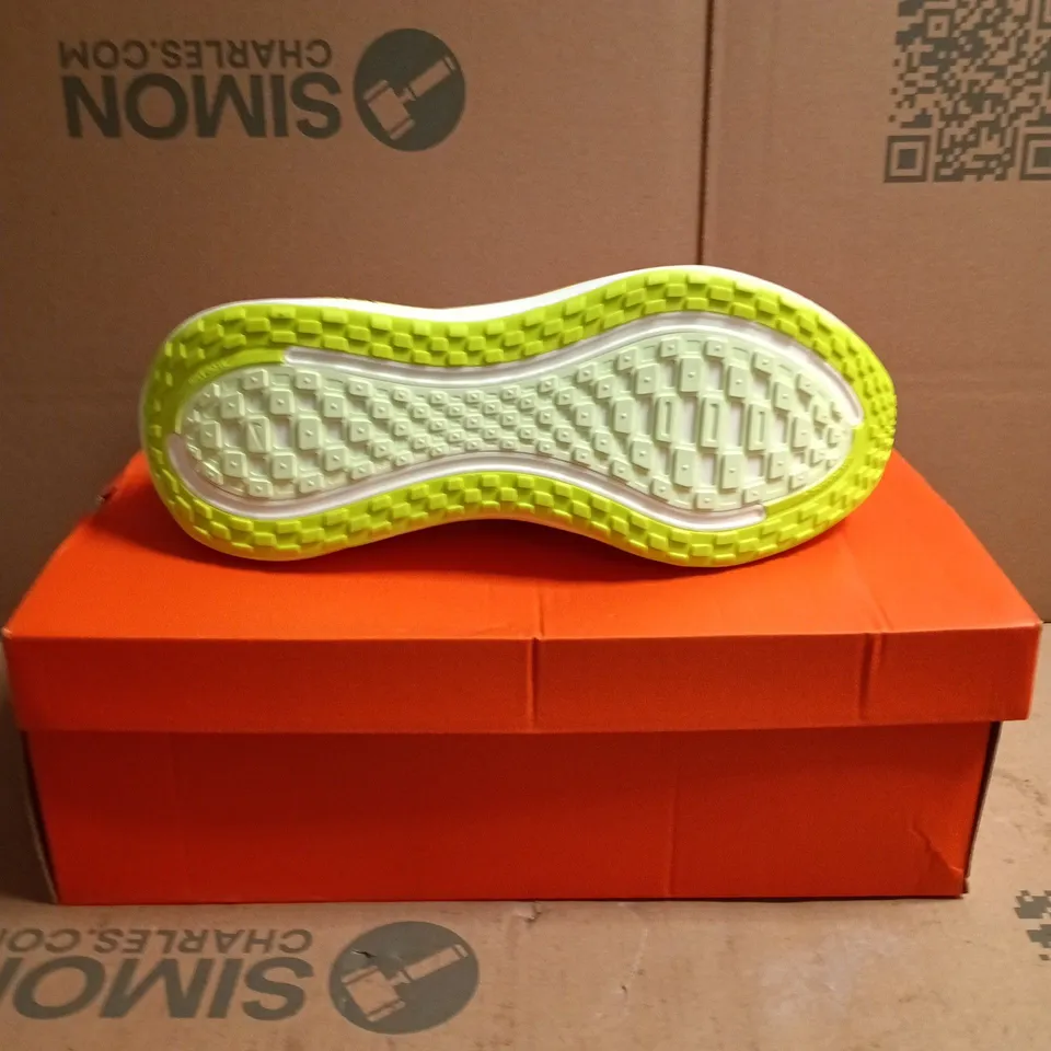 NIKE VOMERO PLUS TRAINERS – UK 13 (US 14.5), WHITE/VOLT