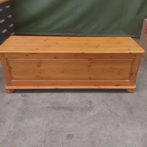 DESIGNER WOODEN BLANKET BOX
