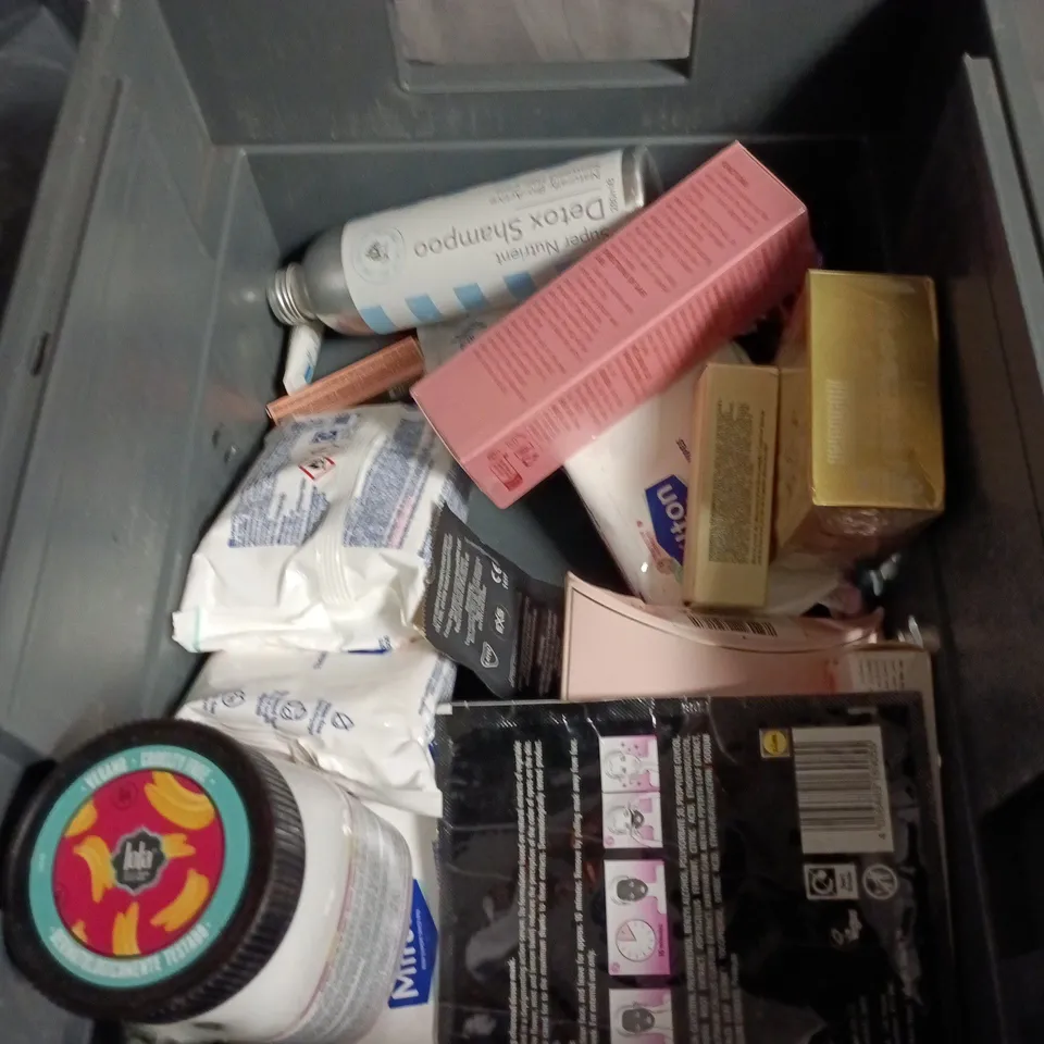 APPROXIMATEY 20 ASSORTED HEALTH AND BEAUTY PRODUCTS TO INCLUDE - WOODWARD'S GRIPE WATER - NALA'S BABY BODY WASH AND TROPIC BAMBOO FACE CLOTH