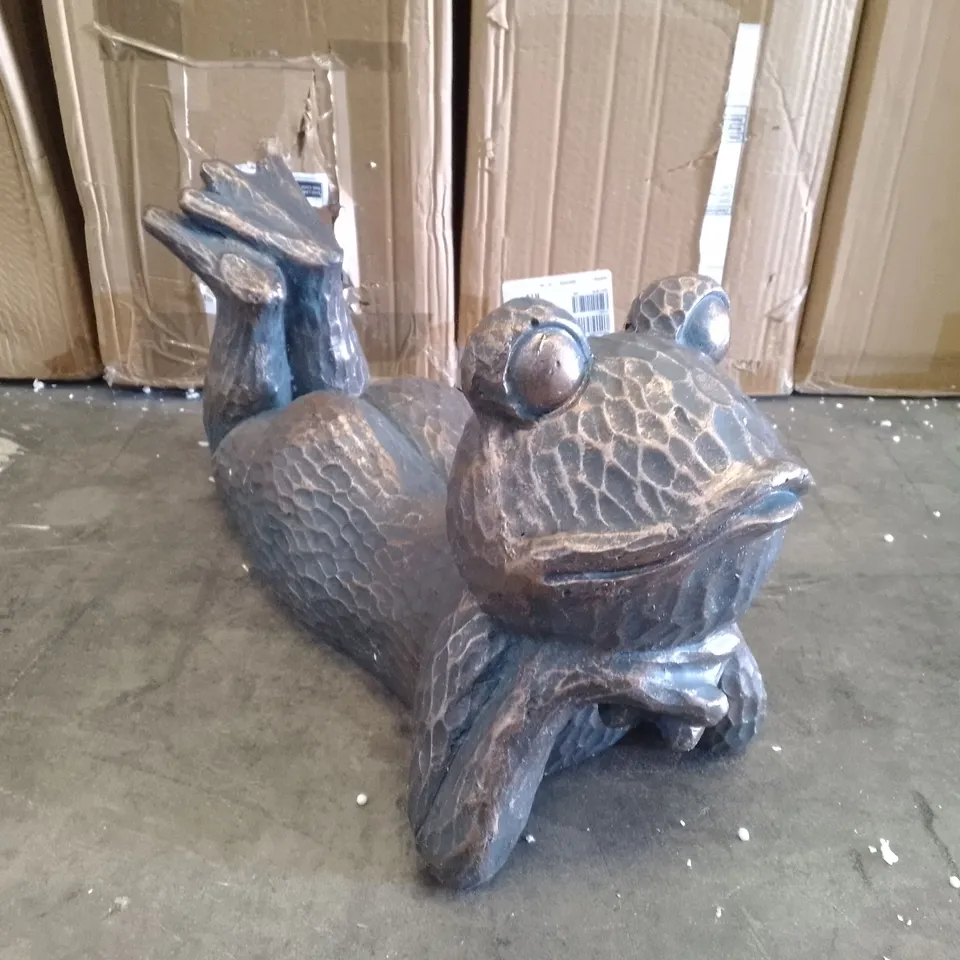 BOXED LOUNGING GARDEN FROG