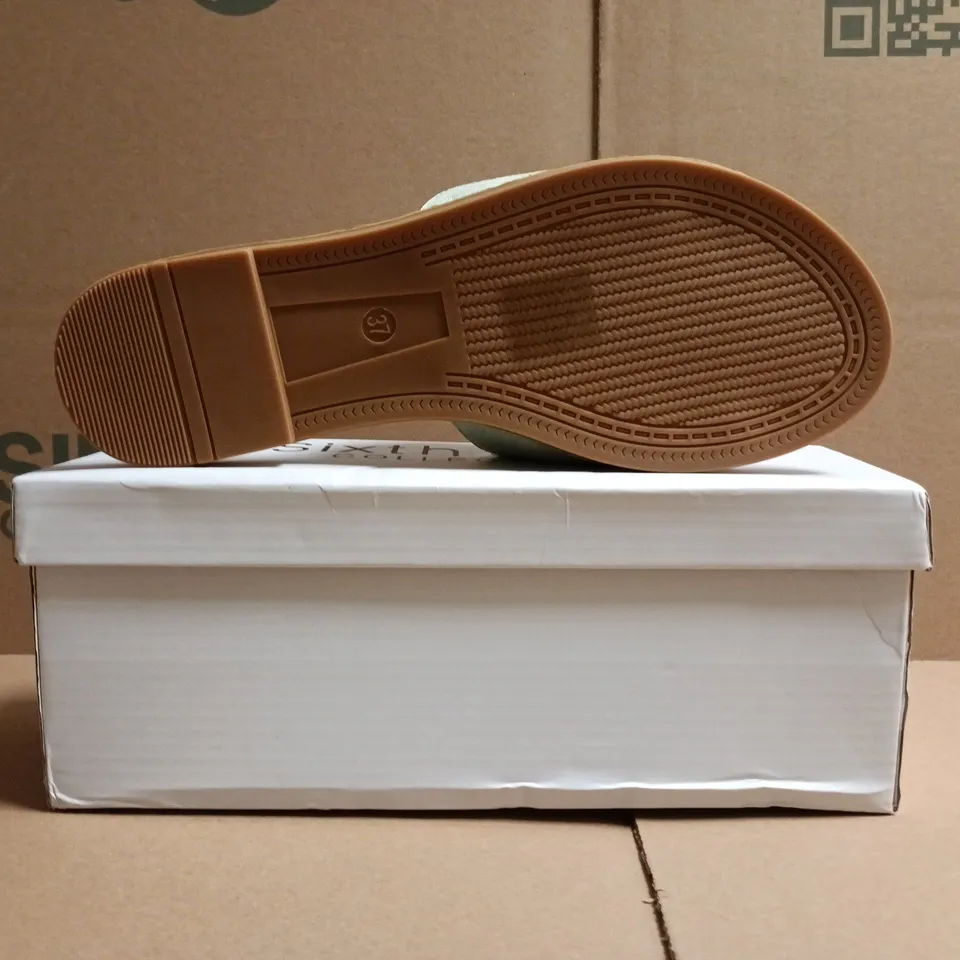 BOXED PAIR OF SIXTH SENS OPEN TOE SANDALS IN GREEN SIZE EU 37