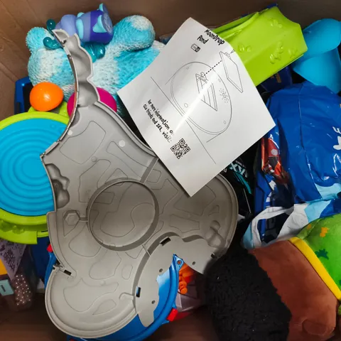 APPROXIMATELY 10 ASSORTED TOYS & GAMES PRODUCTS TO INCLUDE RC MONSTER TRUCK, JAZZWARES PLUSH, ALPHABET ADVENTURES, ETC - COLLECTION ONLY