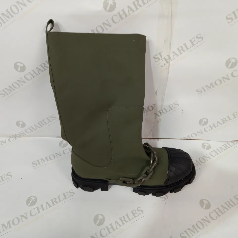 PAIR OF PDMAN GREEN BOOTS SIZE 9