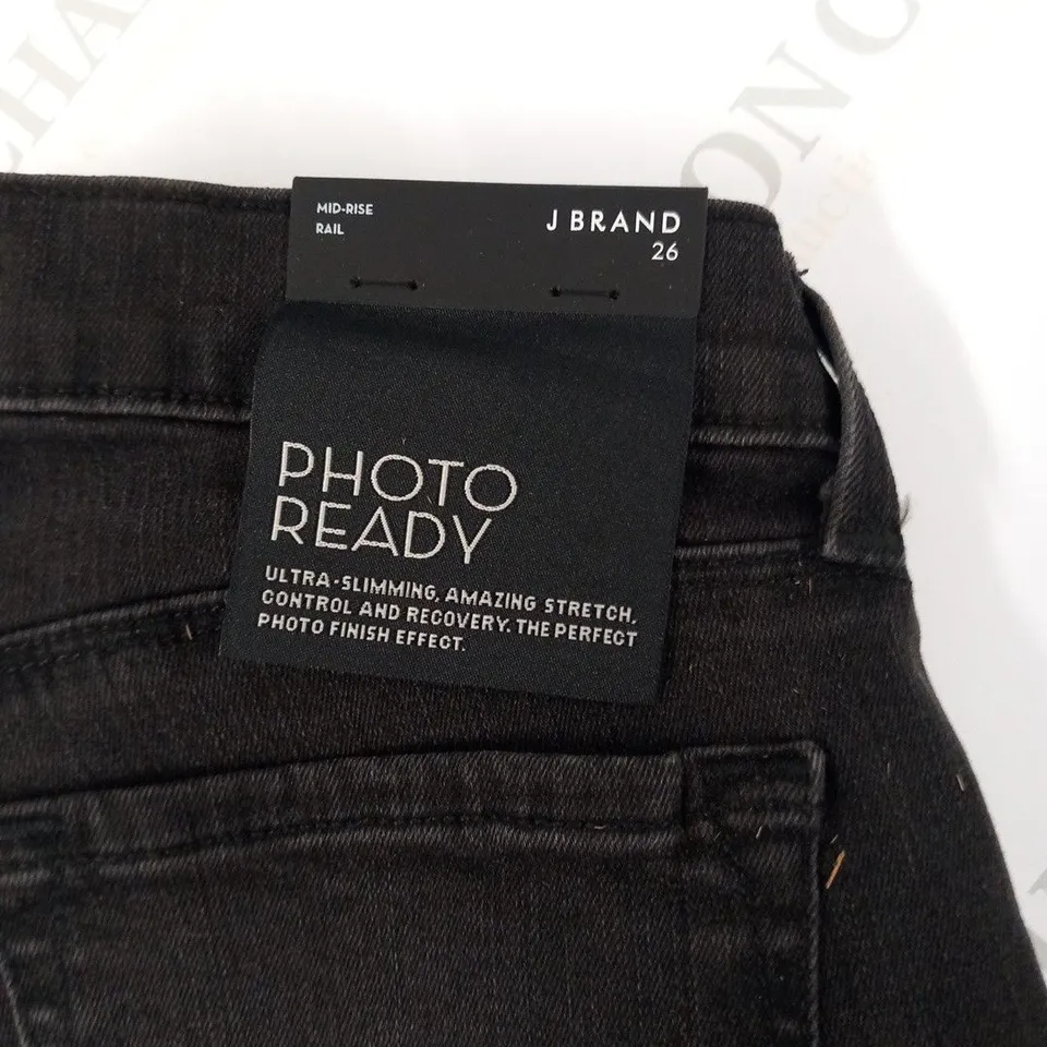 J BRAND PHOTO READY ULTRA SLIMMING MID RISE RAIL JEANS SIZE 26
