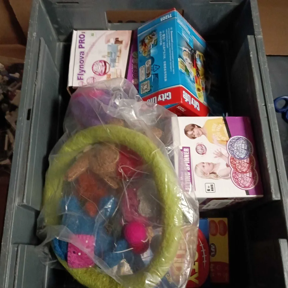 LARGE QUANTITY OF ASSORTED TOYS AND GAMES TO INCLUDE - NAIL ART KIT, FIDGET SPINNER & SMALL DIGBY TEDDY ETC 