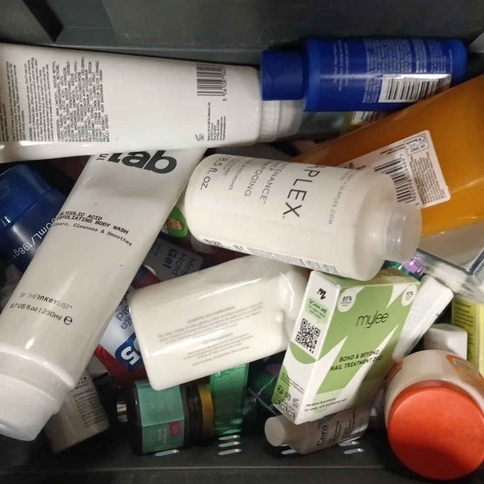 APPROXIMATELY 15 ASSORTED HEALTH & BEAUTY PRODUCTS TO INCLUDE WYPE , CERAVE AND DRAGON BALM