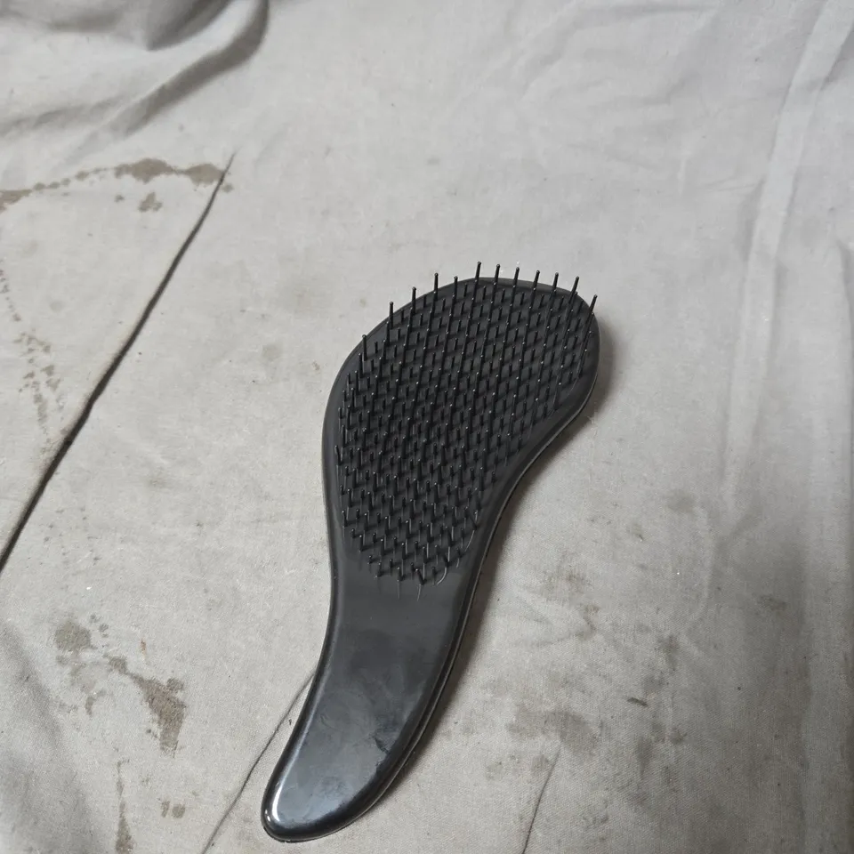 BOX OF APPROXIMATELY 20 BLACK DETANGLING HAIRBRUSHES 