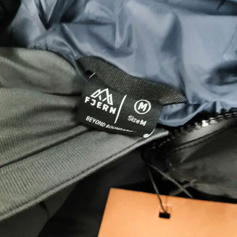 FJERN MENS ASAJ WATERPROOF DOWN JACKET IN BLACK - MEDIUM