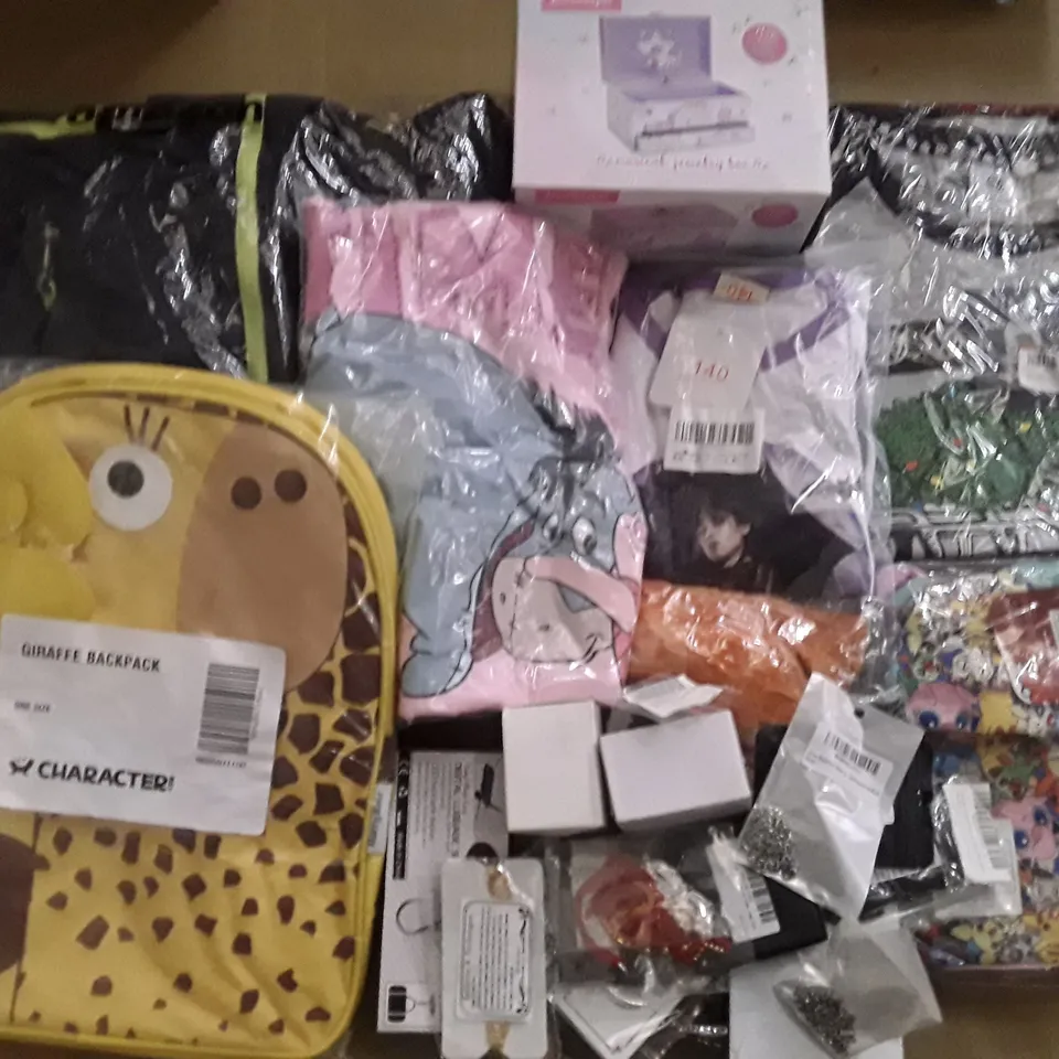 LARGE QUANTITY OF ASSORTED ITEMS TO INCLUDE KIDS GIRAFFE BACK PACK, MUSICAL JEWLERY BOX AND VOLKSWAGEN OFFICIAL PJS ECT