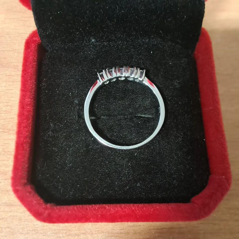 9CT WHITE GOLD FIVE STONE HALF ETERNITY RING SET WITH NATURAL DIAMOND